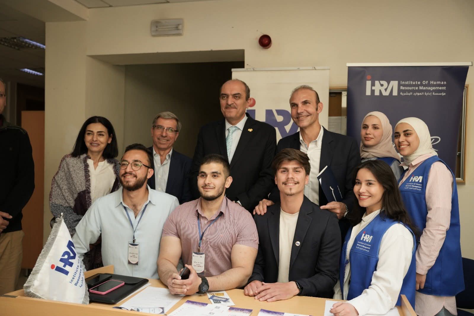 نظمت مؤسسة إدارة الموارد البشرية بالتعاون مع الجامعة السورية الخاصة معرض فرص العمل بالتزامن مع افتتاح معرض مشاريع التخرج الطلابية الخامس في بهو تجمّع الكليات
