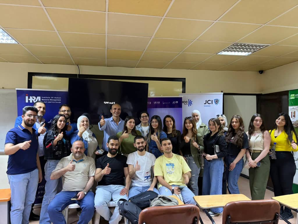 قدمت مؤسسة إدراة الموارد البشرية بالتعاون مع الغرفة الفتية الدولية JCI ورشة عمل تطوعية بعنوان كيفية كتابة السيرة الذاتية الاحترافية بما يتوافق مع نظام ATS وأساسيات مقابلات العمل ضمن برنامج إعداد محللين بيانات