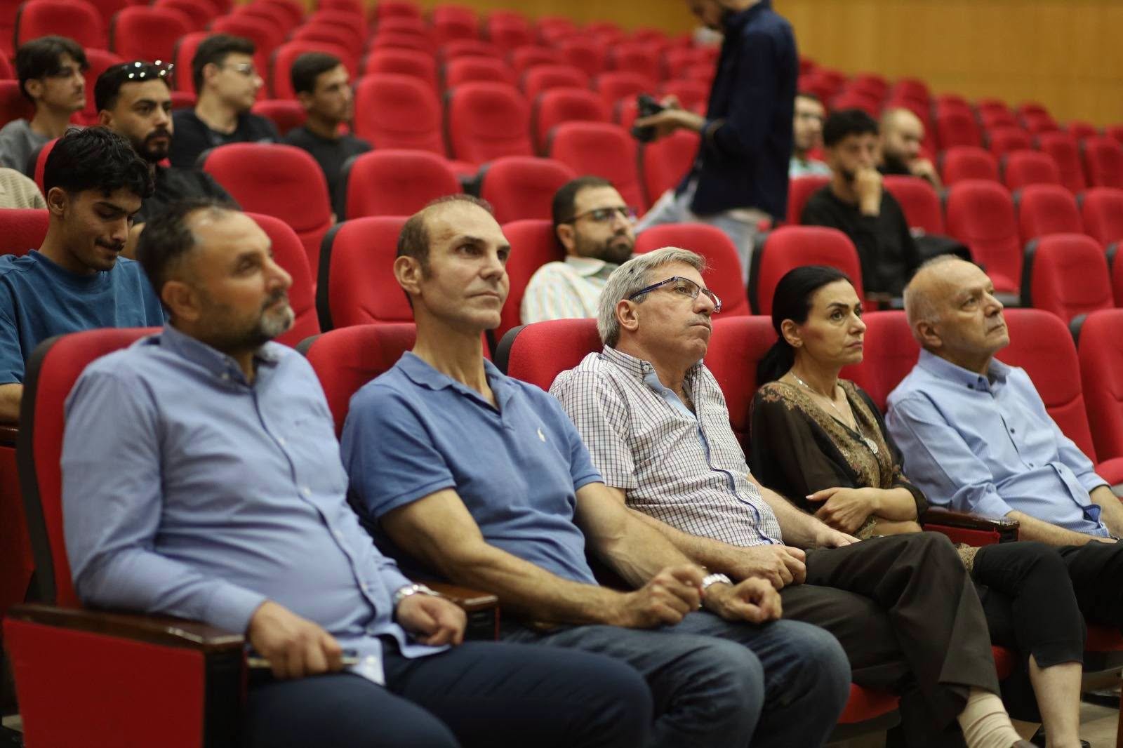 بالتعاون مع IHRM وTradinos.. ورشة تدريبية لطلاب الذكاء الاصطناعي والعلوم الإدارية في الجامعة السورية الخاصة